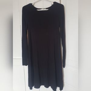 ⚘2 for $16 Black Minimalistic Scoop-Neck Shift Dress